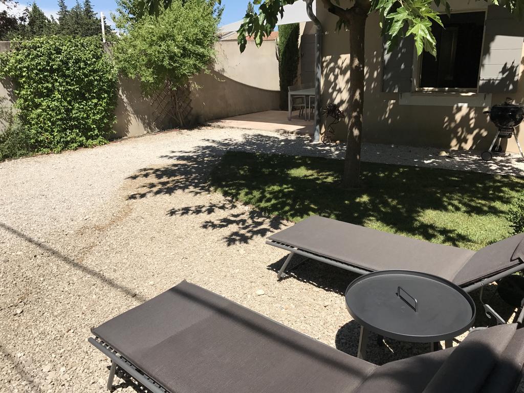 Mas Des Limites Bed & Breakfast Rognonas Exterior photo