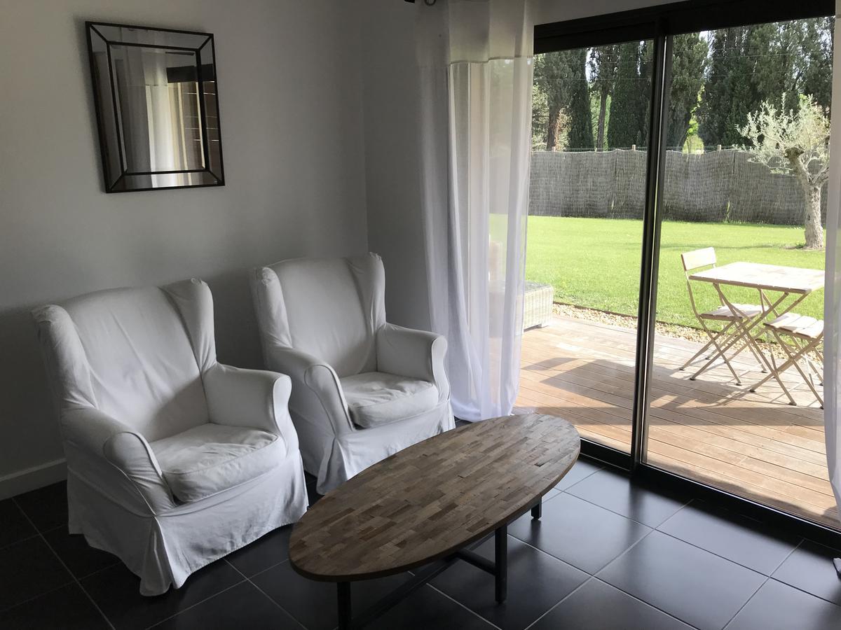 Mas Des Limites Bed & Breakfast Rognonas Exterior photo