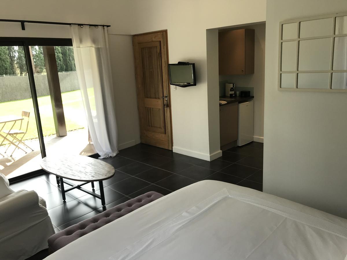 Mas Des Limites Bed & Breakfast Rognonas Exterior photo