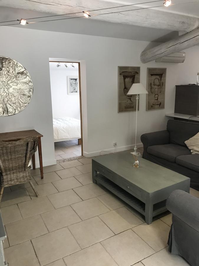 Mas Des Limites Bed & Breakfast Rognonas Exterior photo
