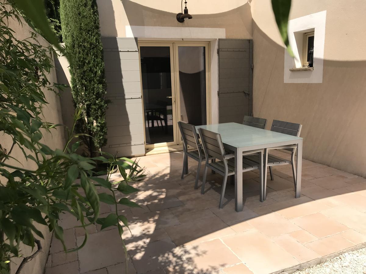 Mas Des Limites Bed & Breakfast Rognonas Exterior photo