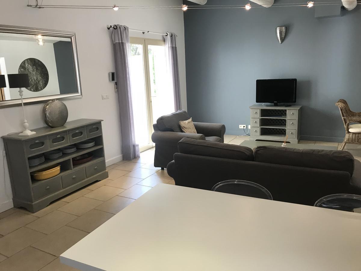 Mas Des Limites Bed & Breakfast Rognonas Exterior photo