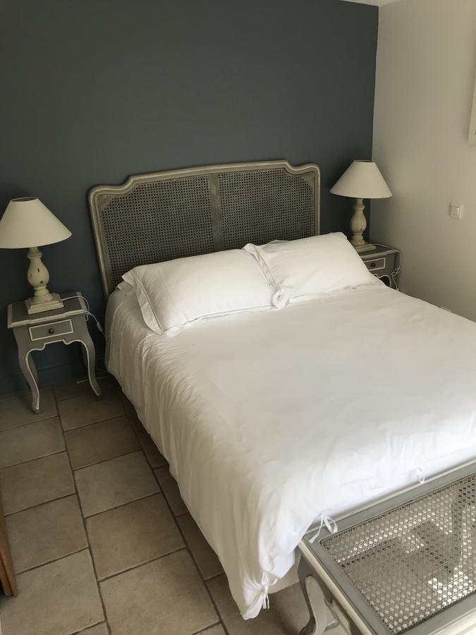 Mas Des Limites Bed & Breakfast Rognonas Exterior photo