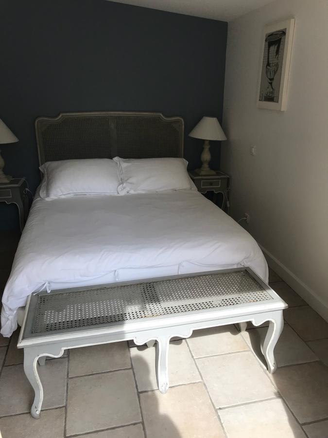 Mas Des Limites Bed & Breakfast Rognonas Exterior photo
