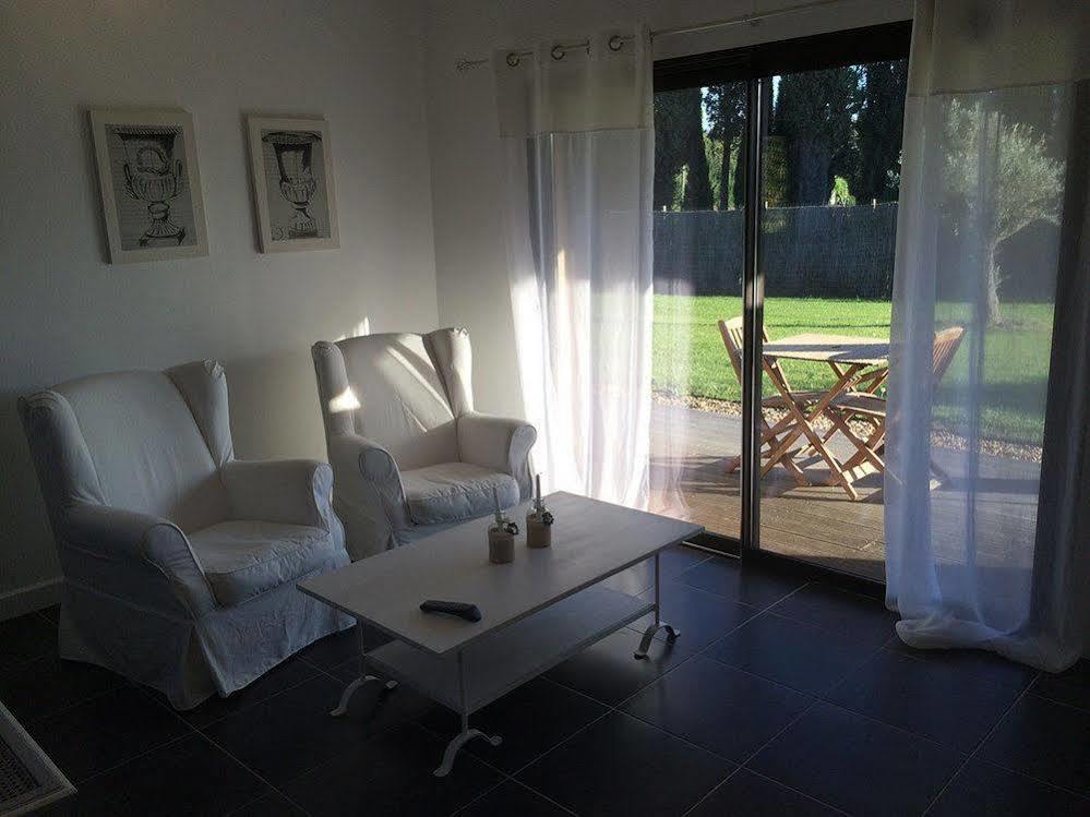 Mas Des Limites Bed & Breakfast Rognonas Exterior photo