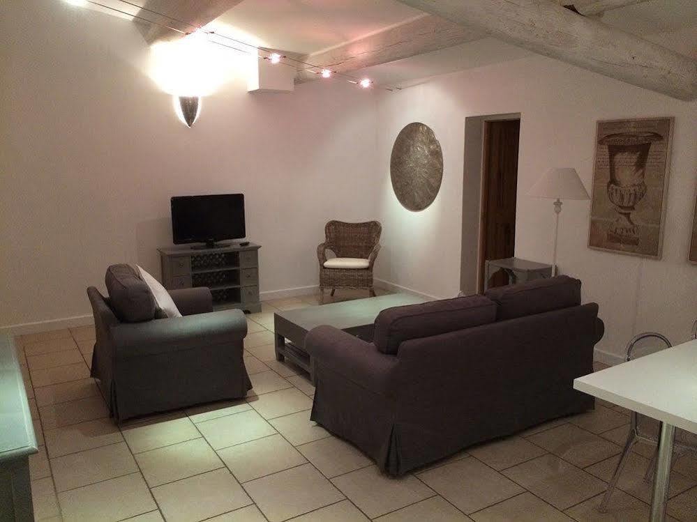 Mas Des Limites Bed & Breakfast Rognonas Exterior photo