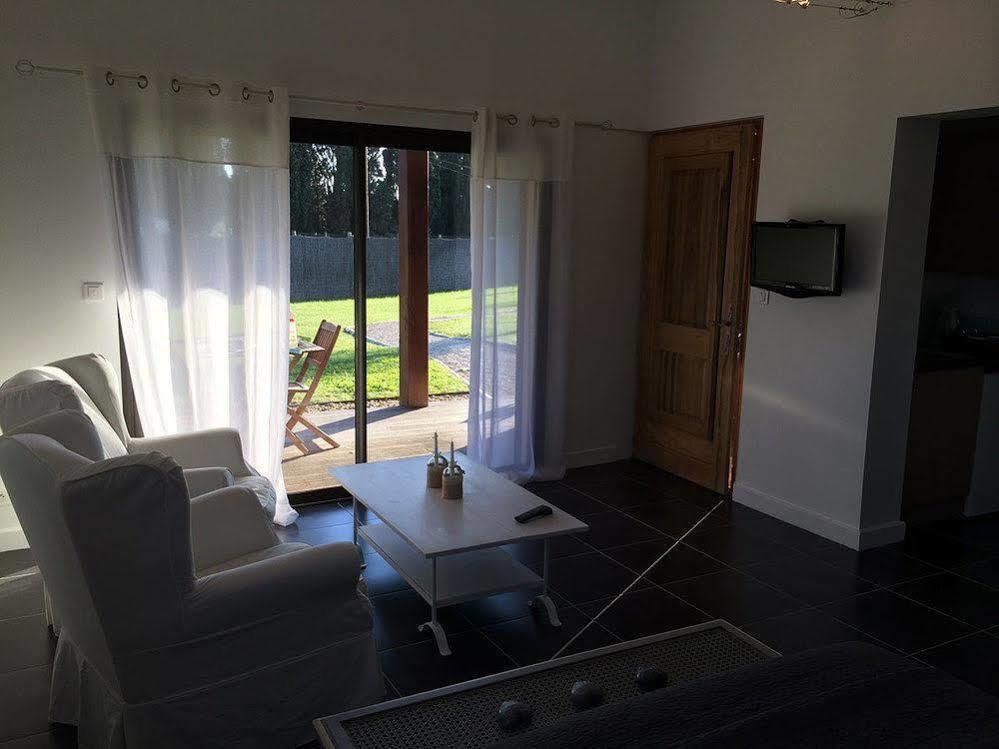 Mas Des Limites Bed & Breakfast Rognonas Exterior photo
