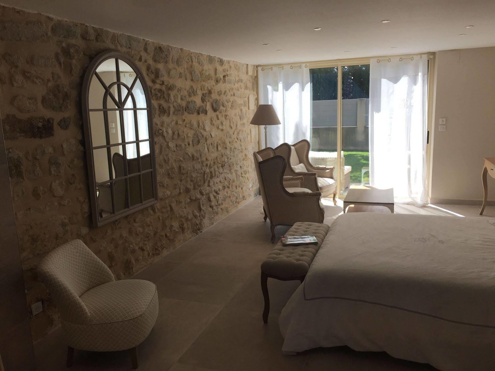 Mas Des Limites Bed & Breakfast Rognonas Exterior photo
