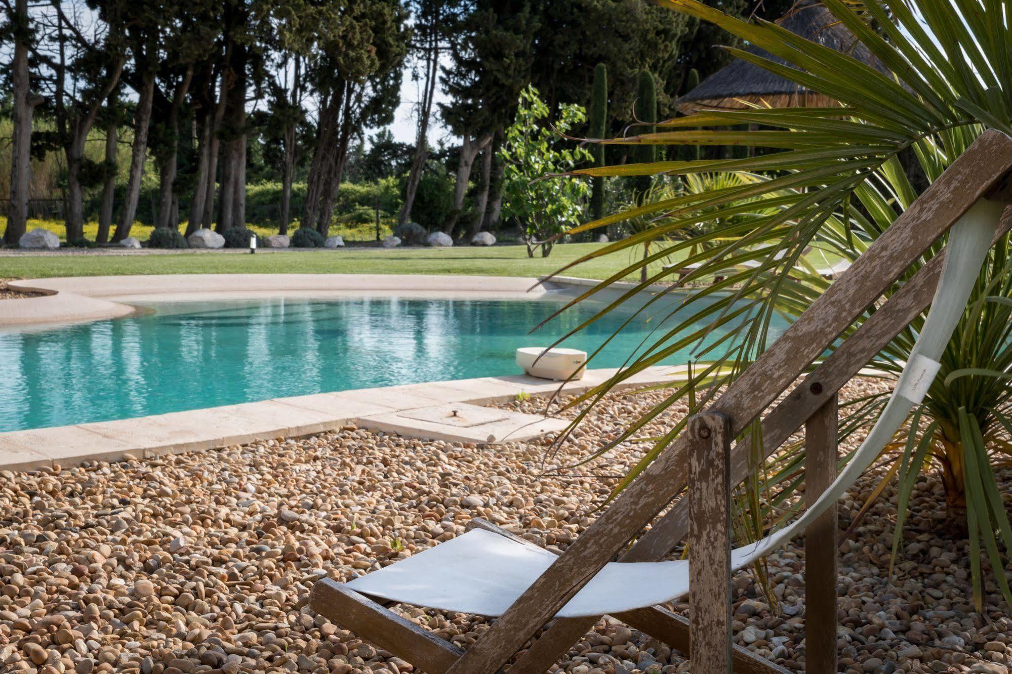 Mas Des Limites Bed & Breakfast Rognonas Exterior photo