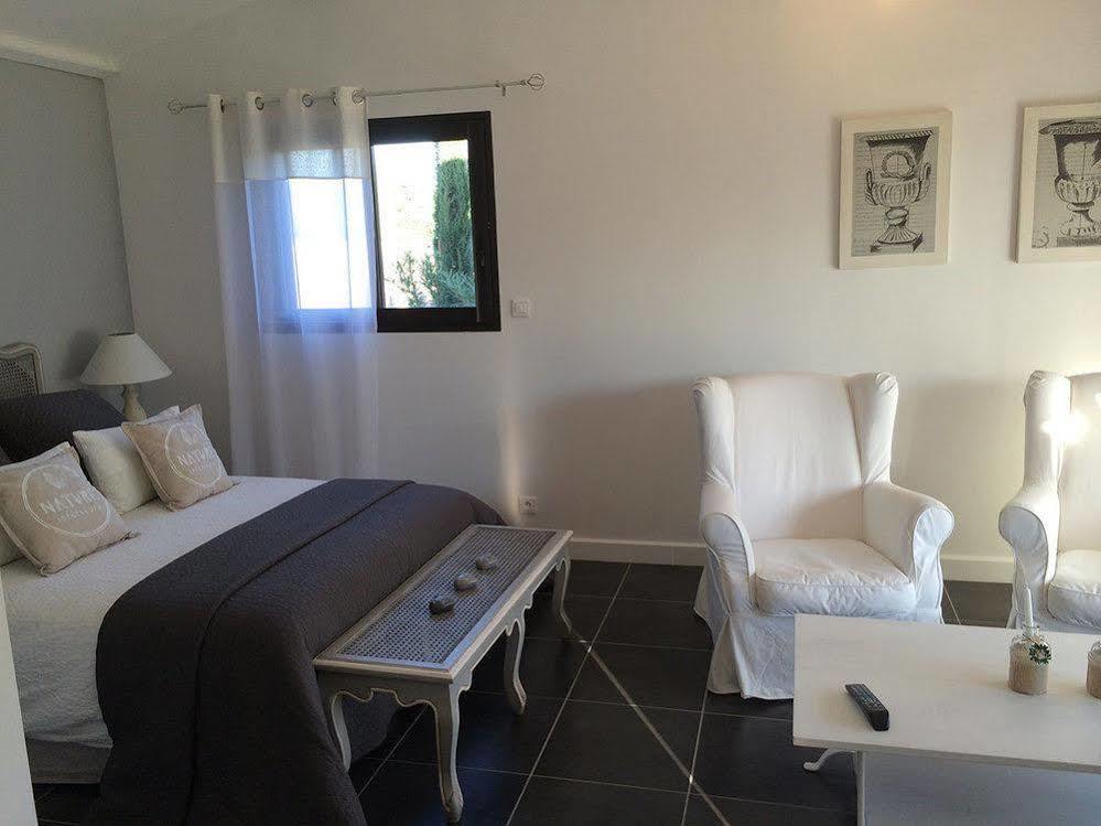 Mas Des Limites Bed & Breakfast Rognonas Exterior photo