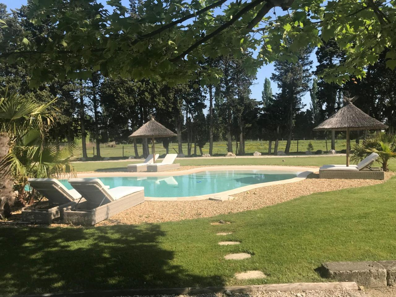 Mas Des Limites Bed & Breakfast Rognonas Exterior photo